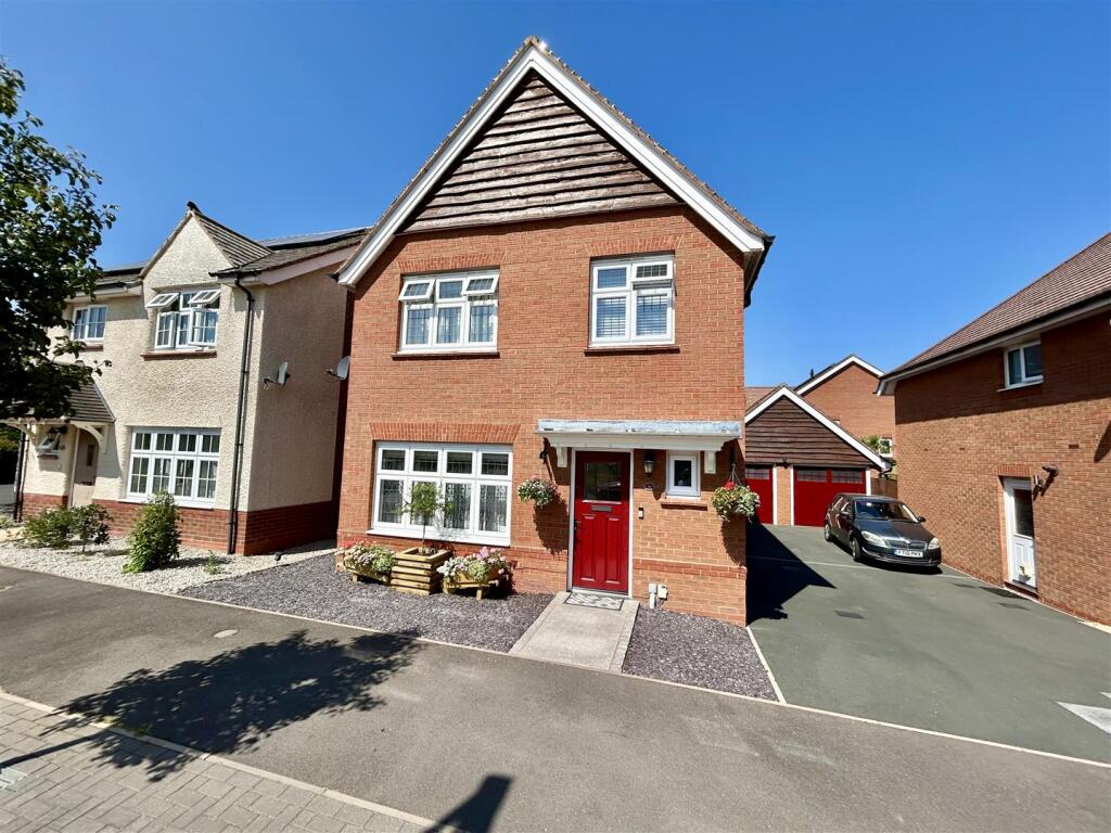 Main image of property: Oxmoor Avenue, Hadley, Telford