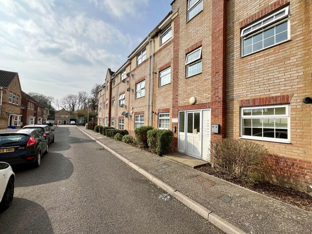 Main image of property: Maunder Close, Chafford Hundred, RM16