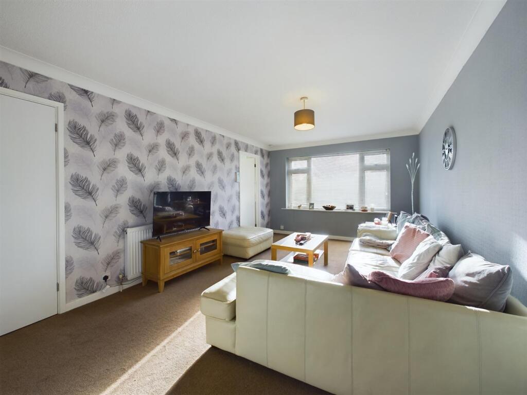 Ashton Close, Tilehurst, Reading photo 4
