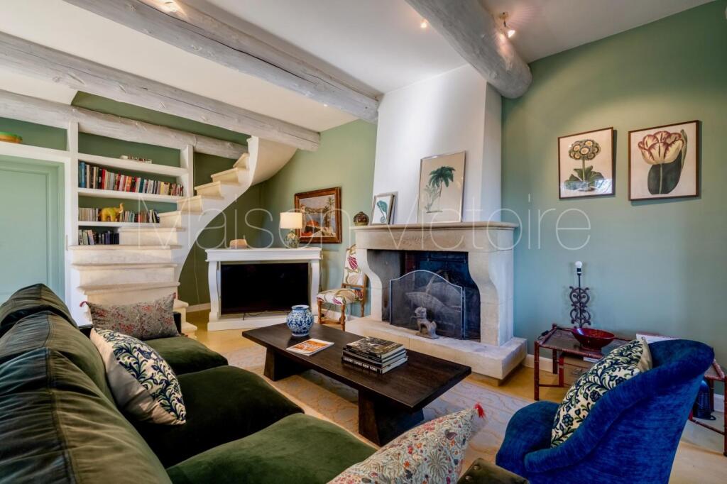Main image of property: Provence-Alps-Cote d`Azur, Vaucluse, Cabrieres d'Avignon