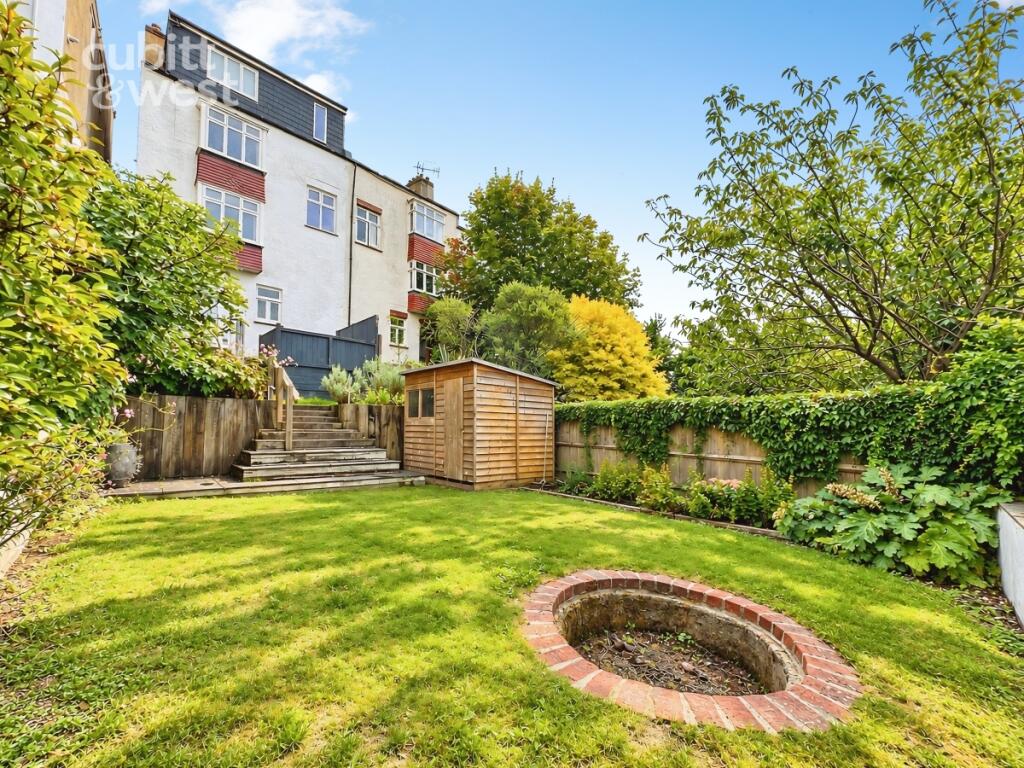 House in Brighton - More