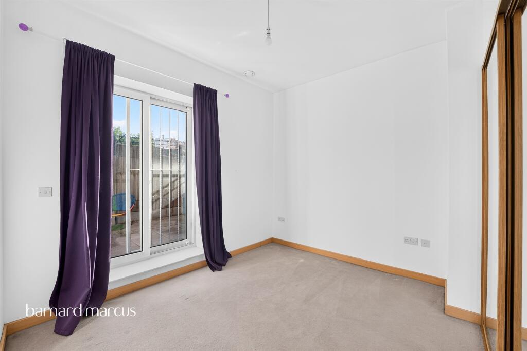 Apartment in Sutton - View 5