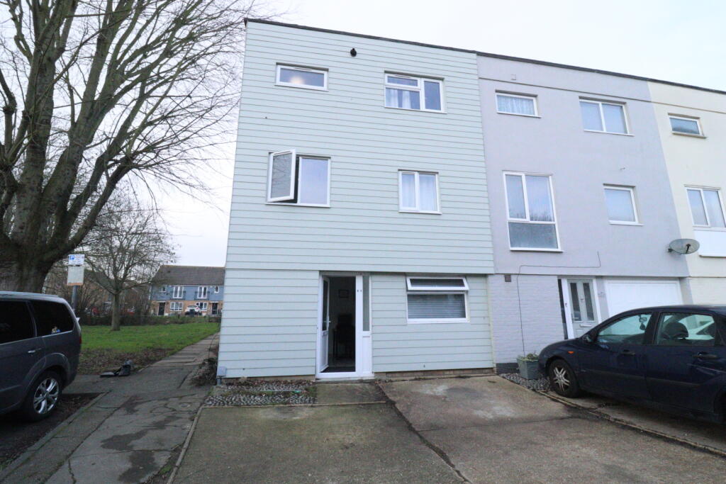Main image of property: Roodegate, Basildon, Essex, SS14