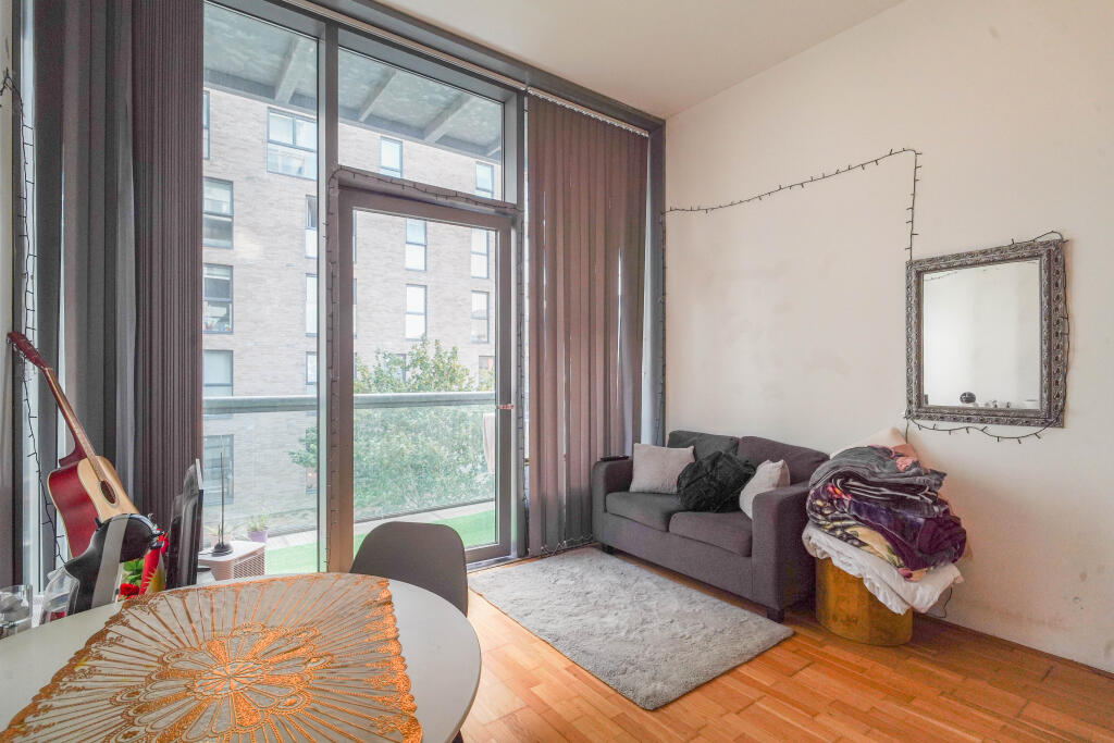 Apartment in Salford, Greater Manchester - View 3