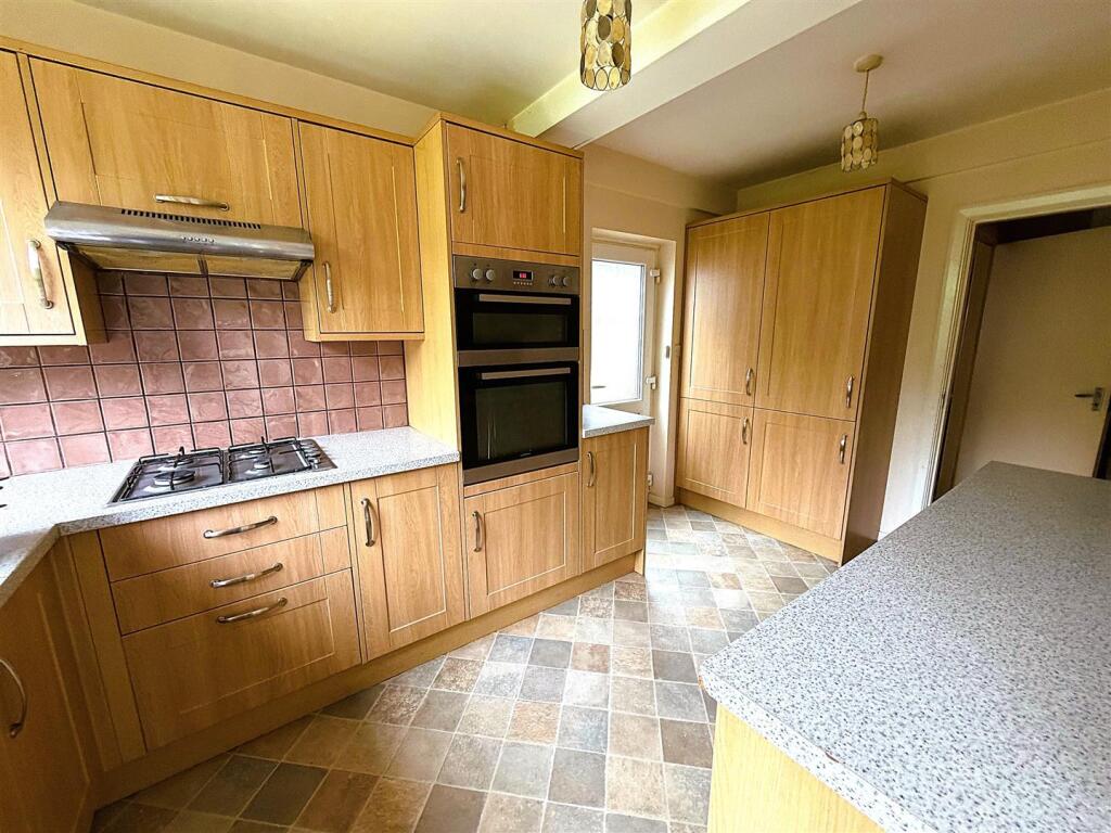 House in London, Poverest, Petts Wood - View 2