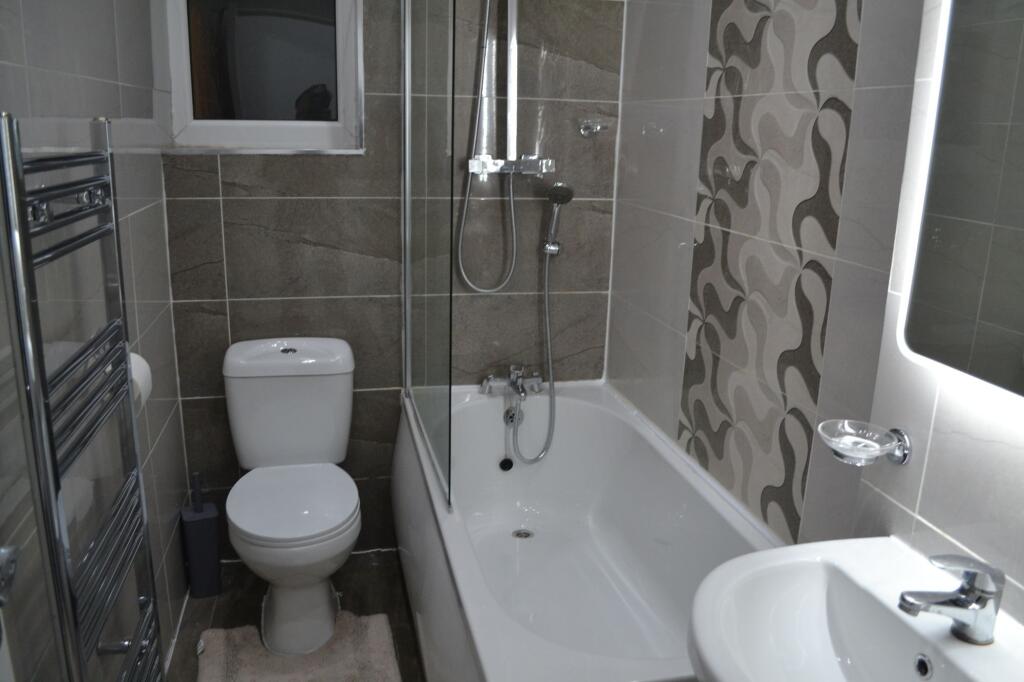 2 bedroom house share for rent