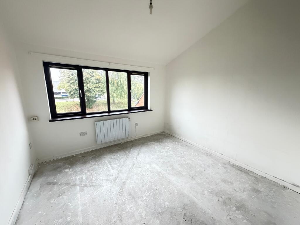 Apartment in Northampton - More