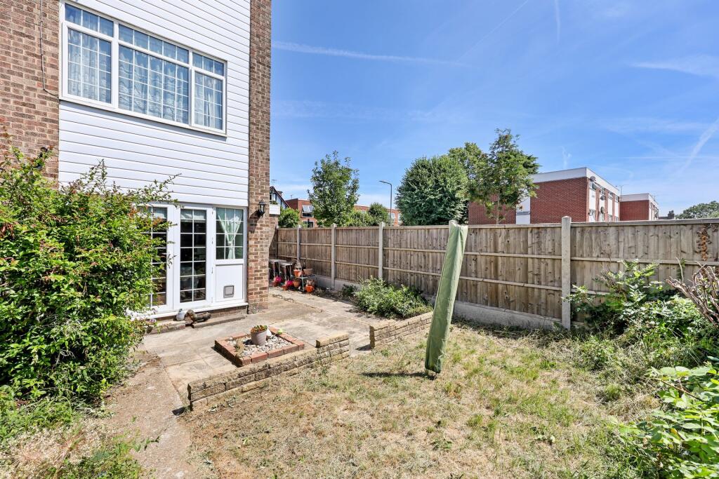 Gordon Road, South Woodford, E18 photo 4