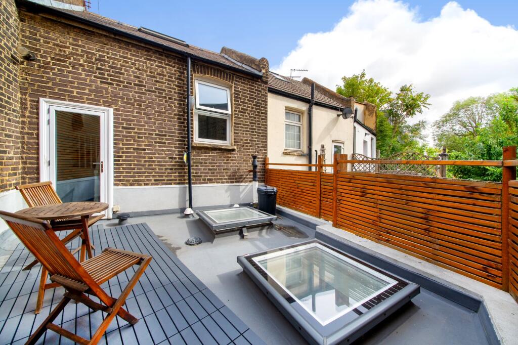 House in London - View 5