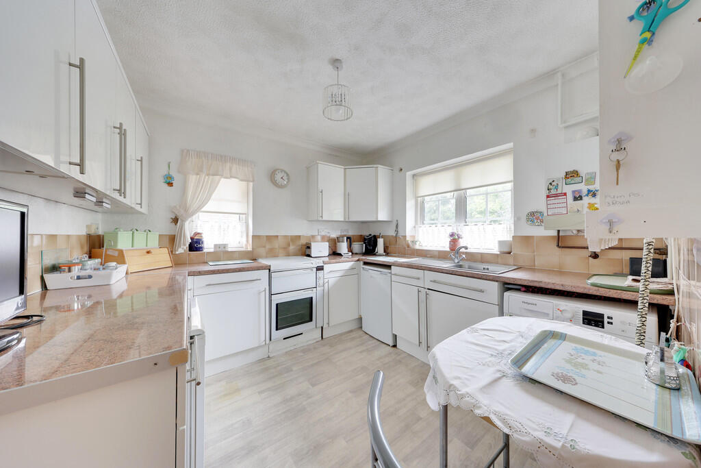 Apartment in Orpington, Scadbury, St Paul's Cray - View 3