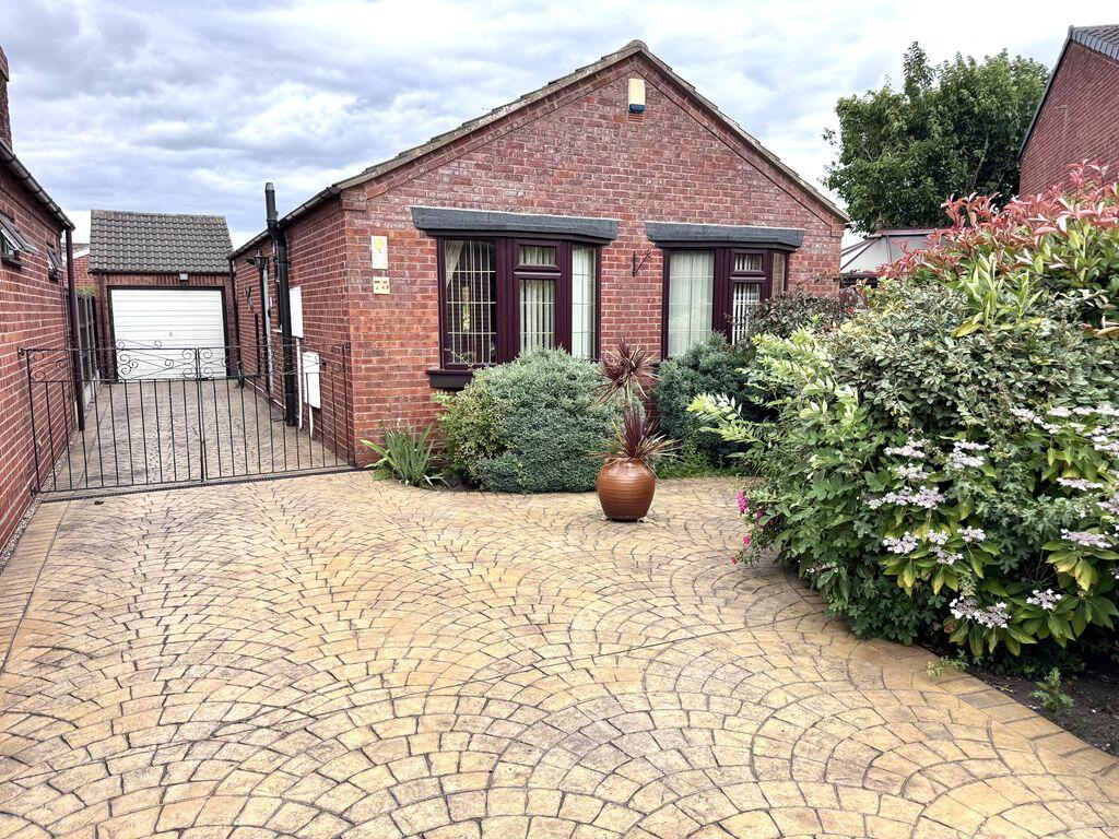 Main image of property: Leaward Close, Nuneaton