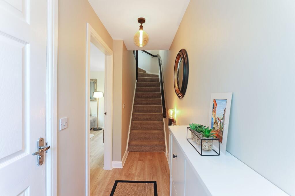 House in Wakefield, Coxley, Sitlington - More