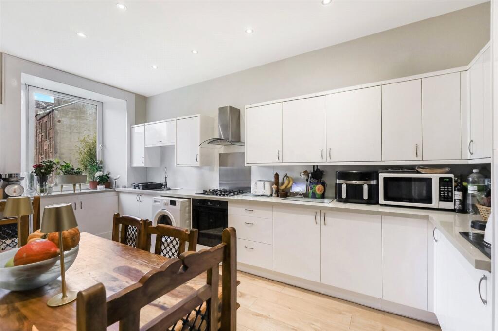 Apartment in Paisley, Inverclyde - More