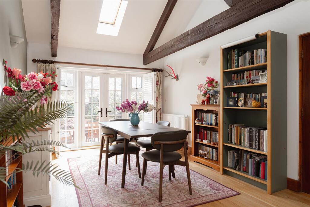 House in Tandridge, Nutfield - View 3