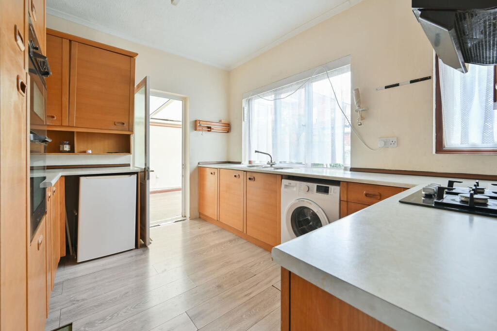 House in Harrow - View 4