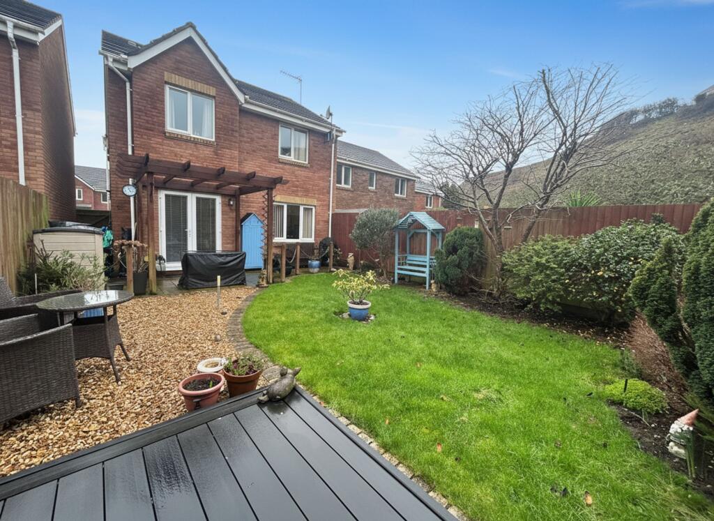 3-bed detached on Heol Pilipala, Rhoose, CF62, £305,000