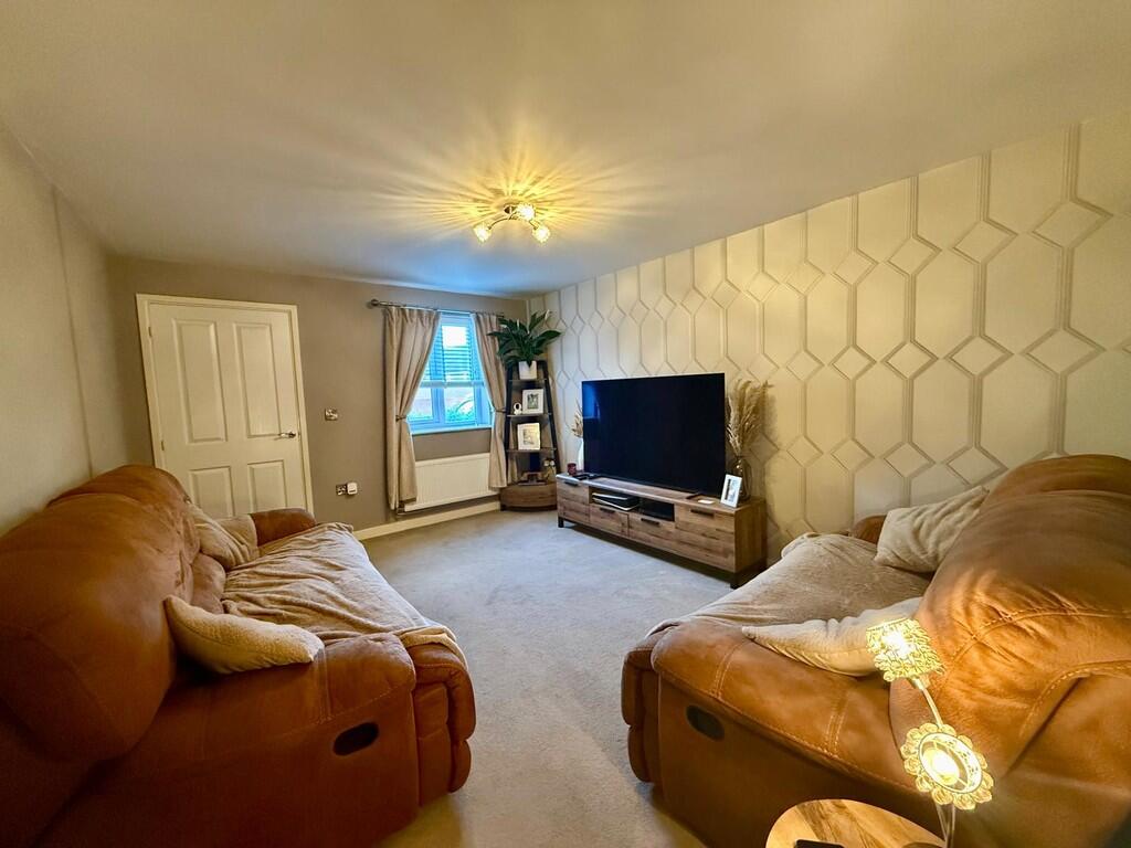 Bilberry Drive, Shirebrook, Mansfield photo 4
