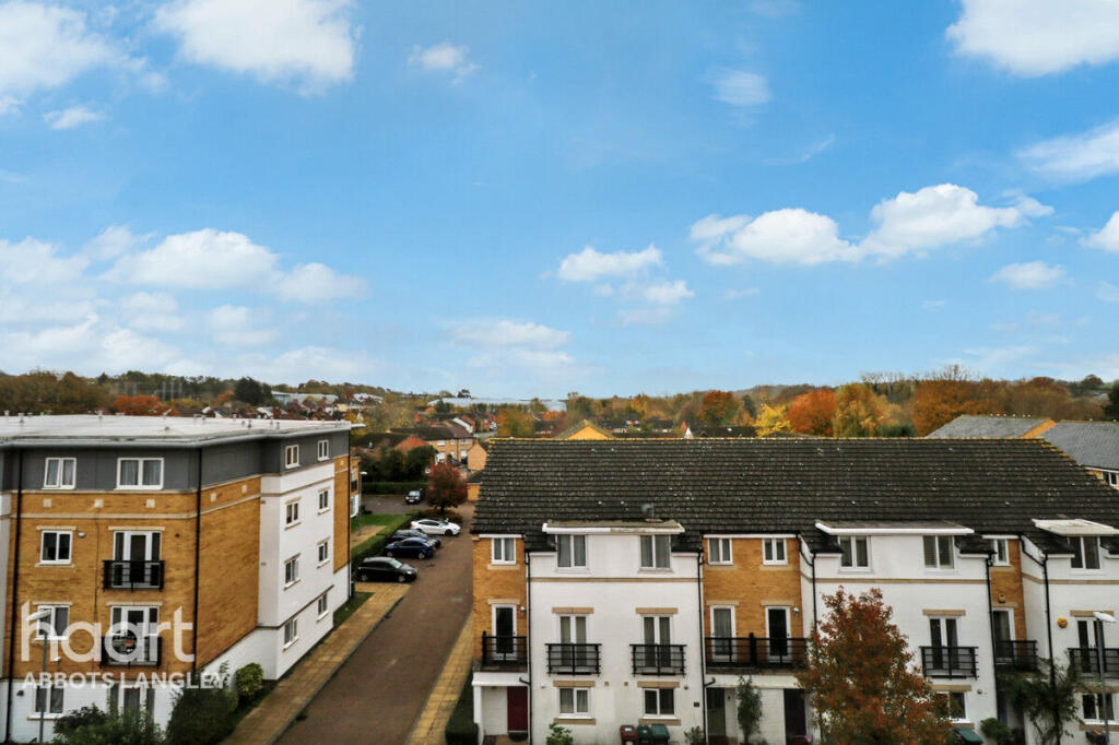 2-bed flat on Ovaltine Drive, Kings Langley, £265,000