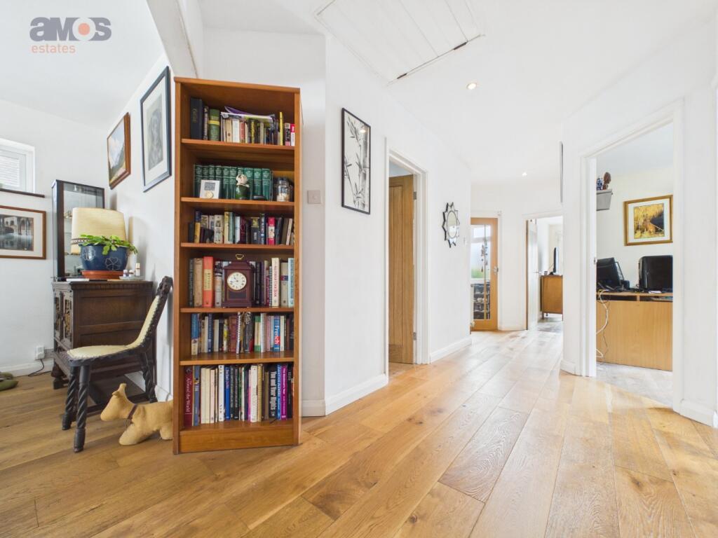 House in Castle Point, Hadleigh - View 5