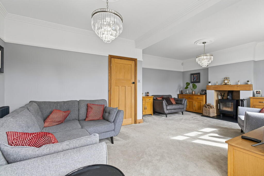 House in Kettering, Avondale - More