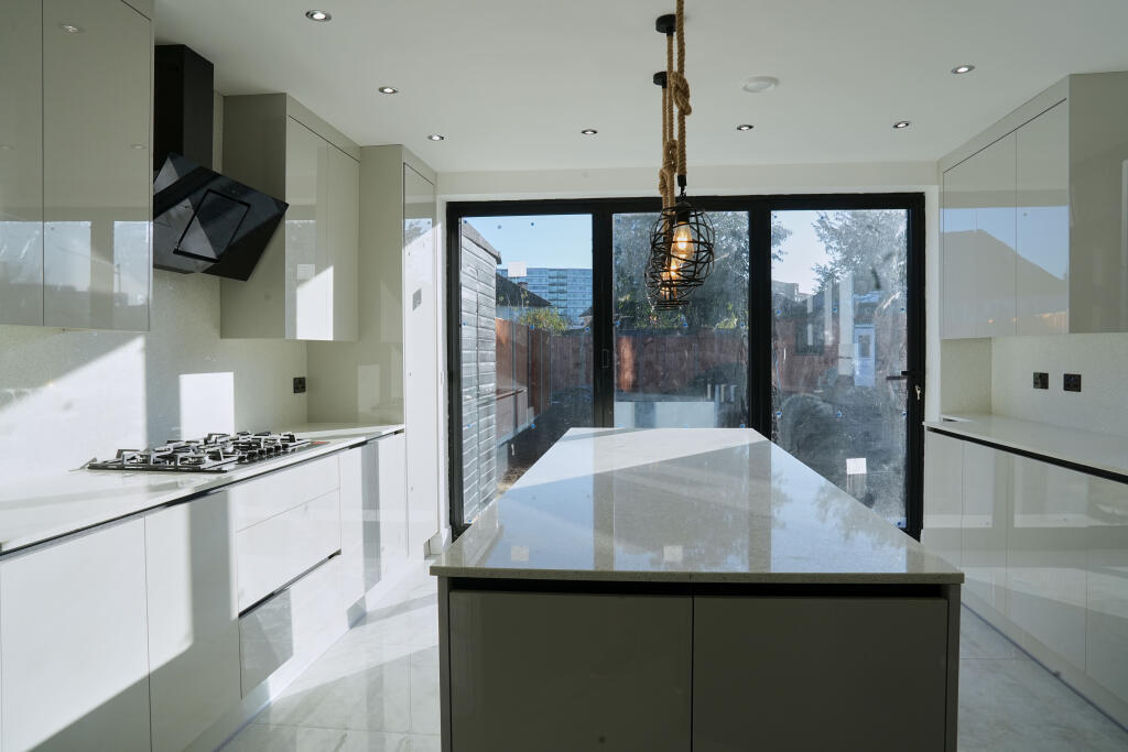House in Twickenham - View 5