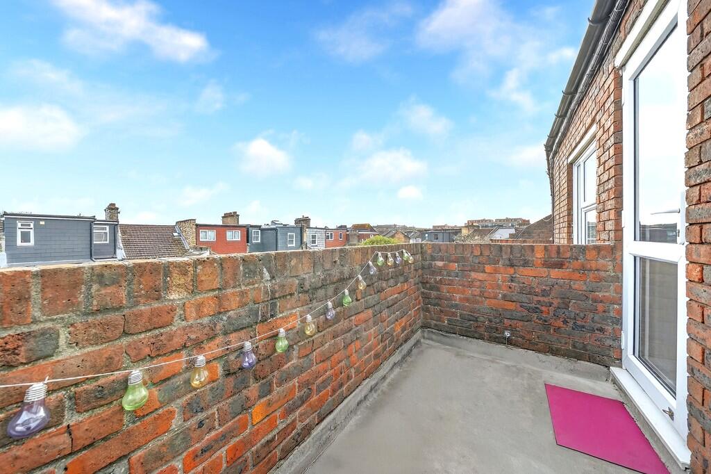 Apartment in London - View 3