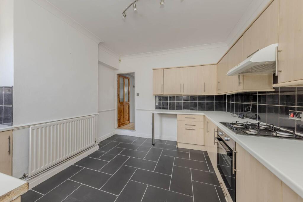 House in Stoke-on-Trent, Shelton - View 5