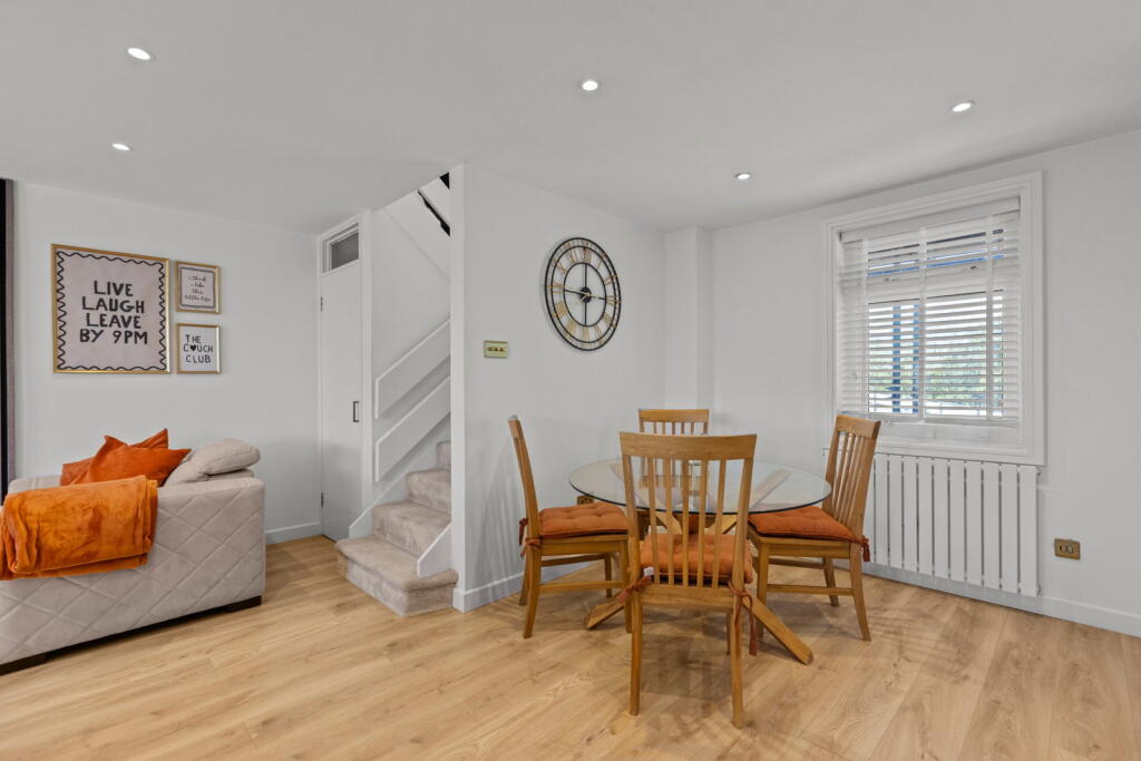 Apartment in Kingston upon Thames - More