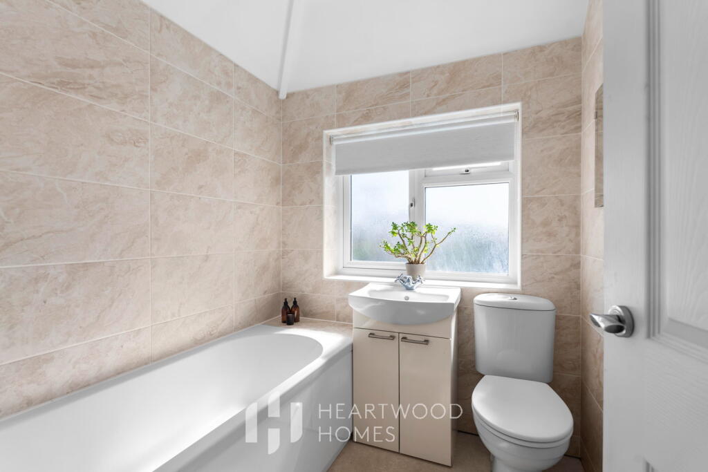 Additional image 18 of Roestock Gardens, Colney Heath, St. Albans, AL4 0QJ