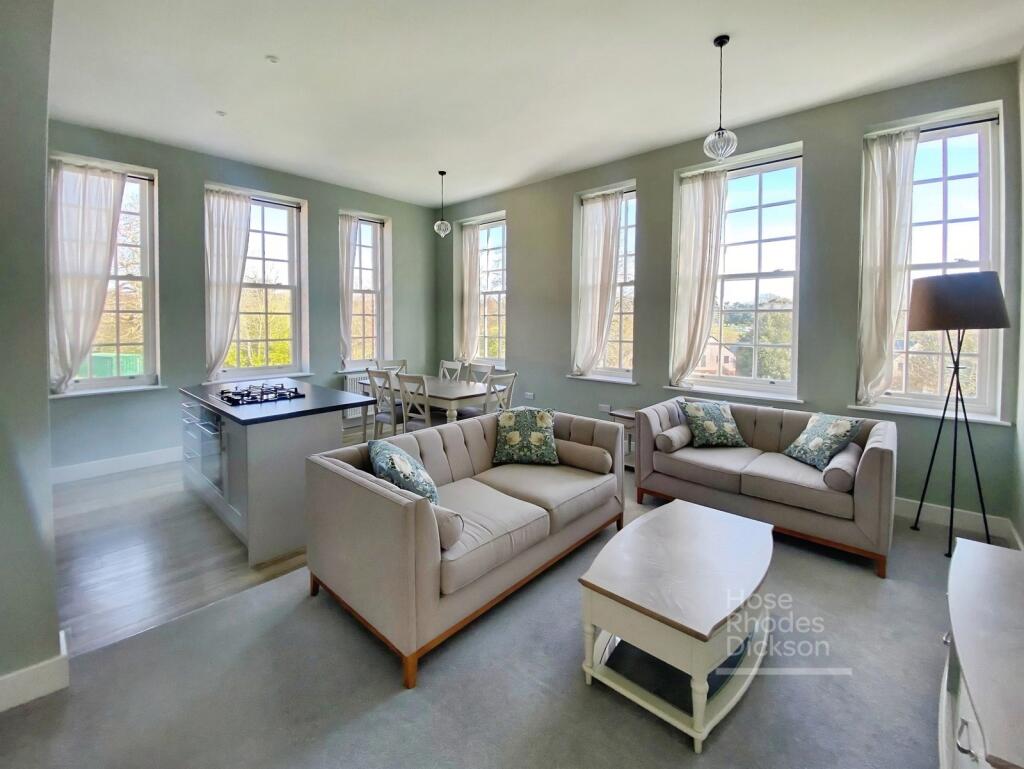 2-bed flat on Whitecroft Park, Newport, Isle of Wight, £250,000