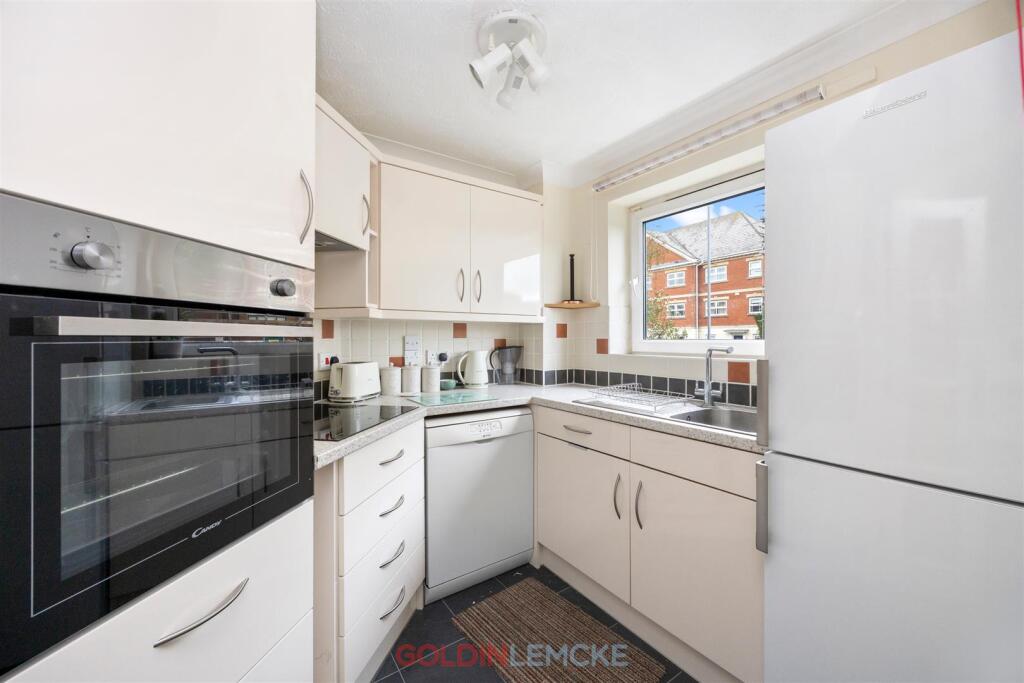 Amber Court, Holland Road, Hove photo 3