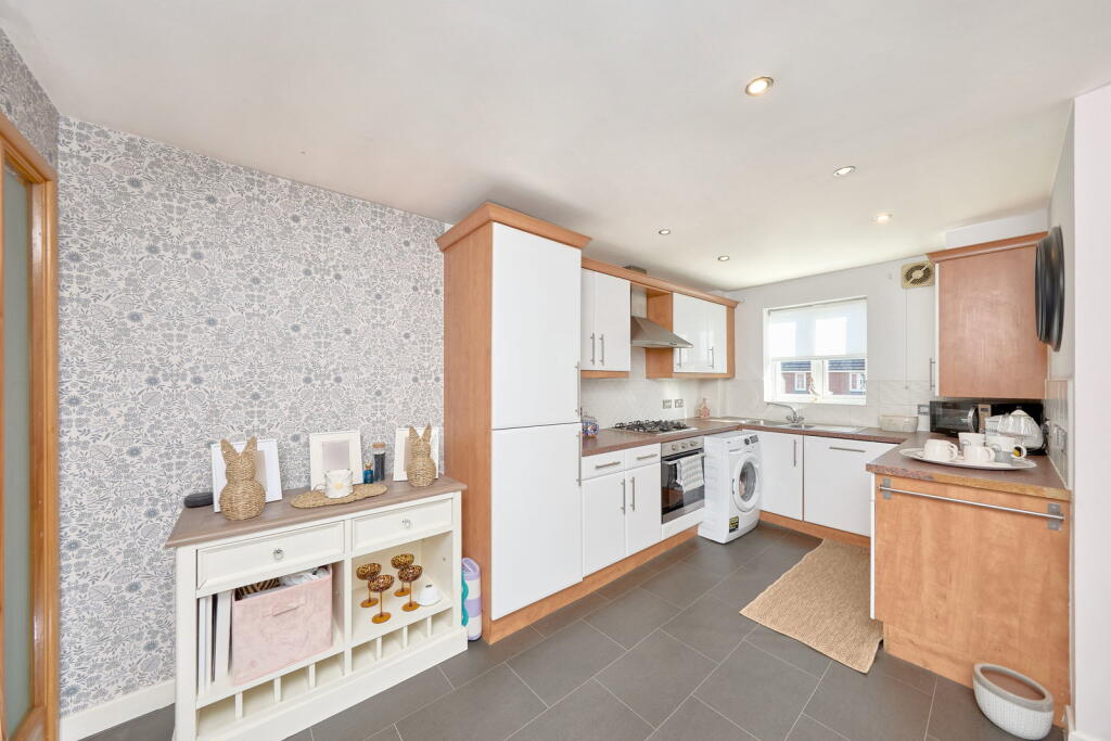Houston Gardens, Chapelford, Great Sankey photo 3