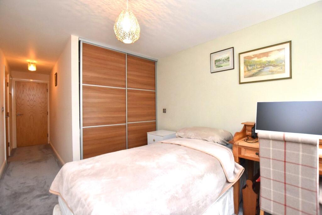 Apartment in Leeds - More