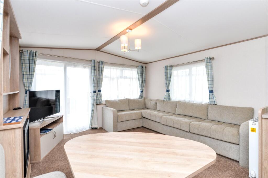 Rowan, Hoburne Bashley Holiday Park, New Milton, Hampshire, BH25 photo 3