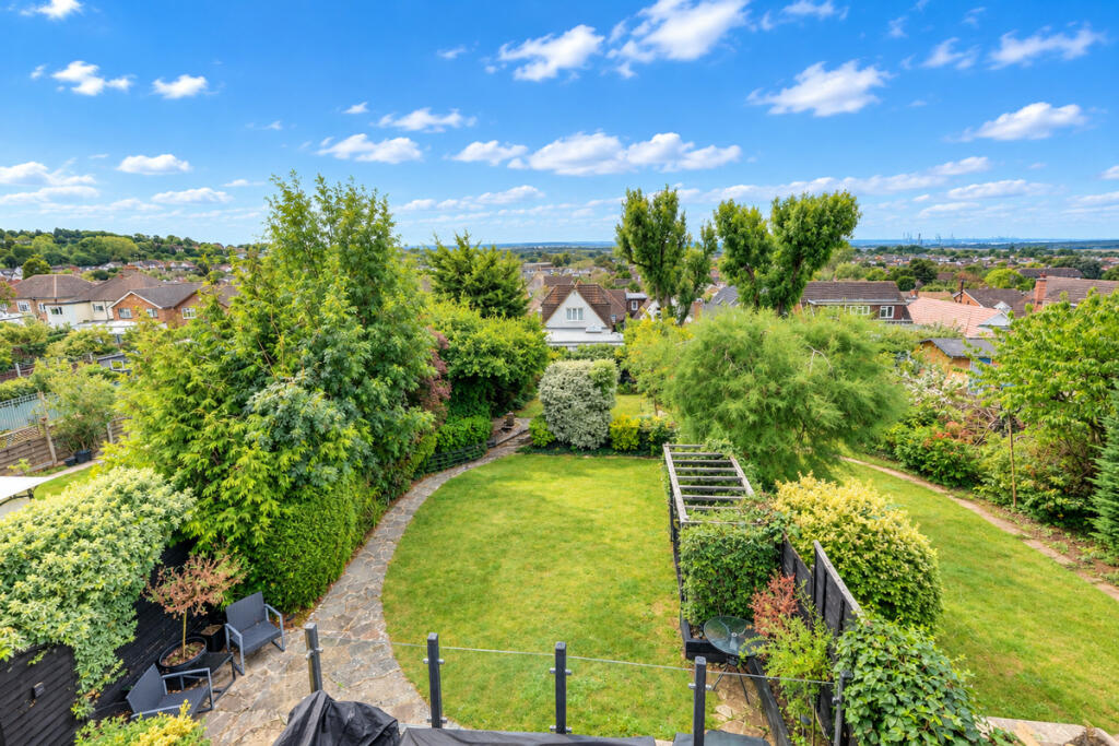 House in Southend-on-Sea - View 4