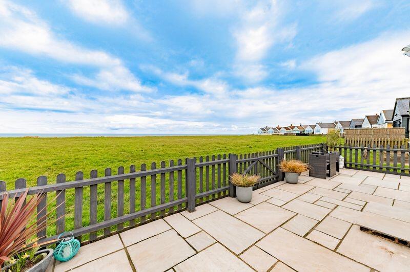 16 Seaview Crescent, Ostend Road, Walcott, Norwich, Norfolk NR12 0NL photo 2