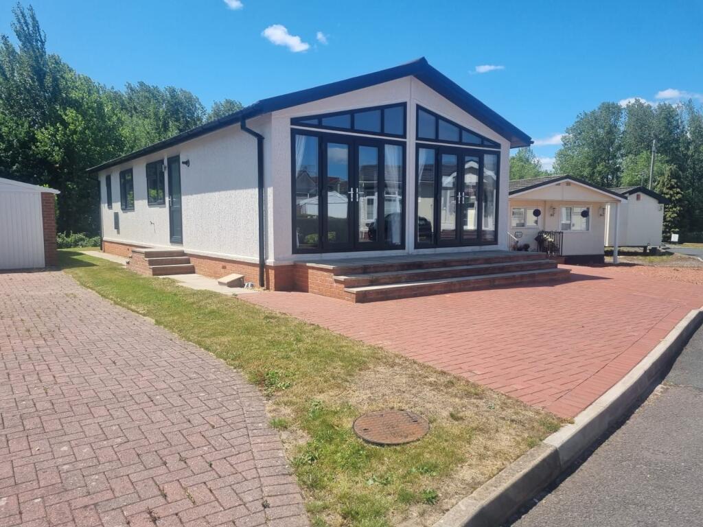 2-bed caravan on Telford , Telford and Wrekin, TF2 0DN, £199,995