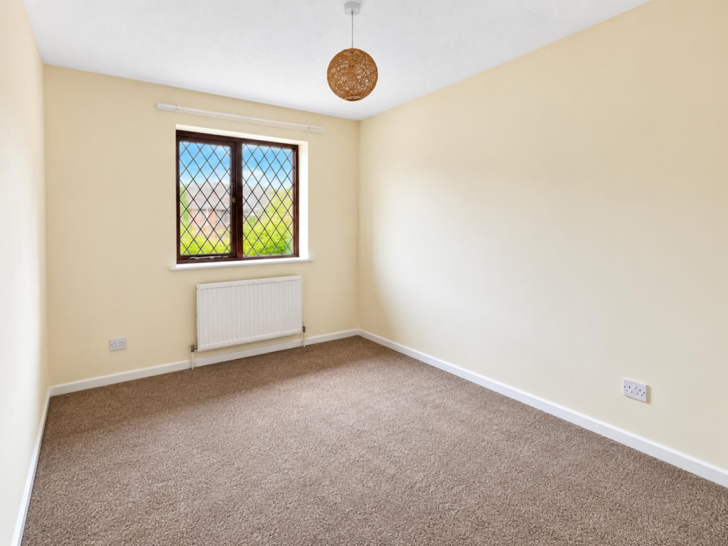House in Kingston upon Thames - More