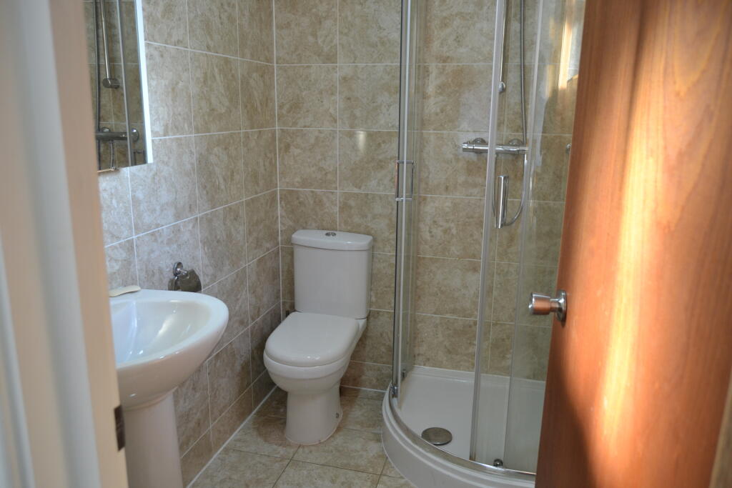 herent drive, Ilford, Essex photo 2