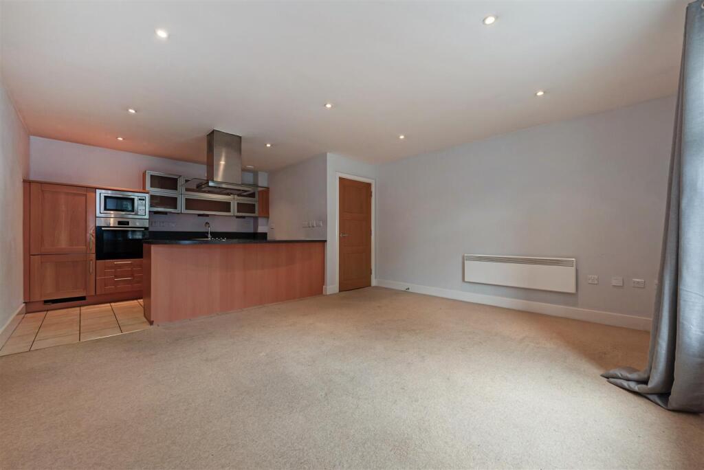 Apartment in Chichester - View 3
