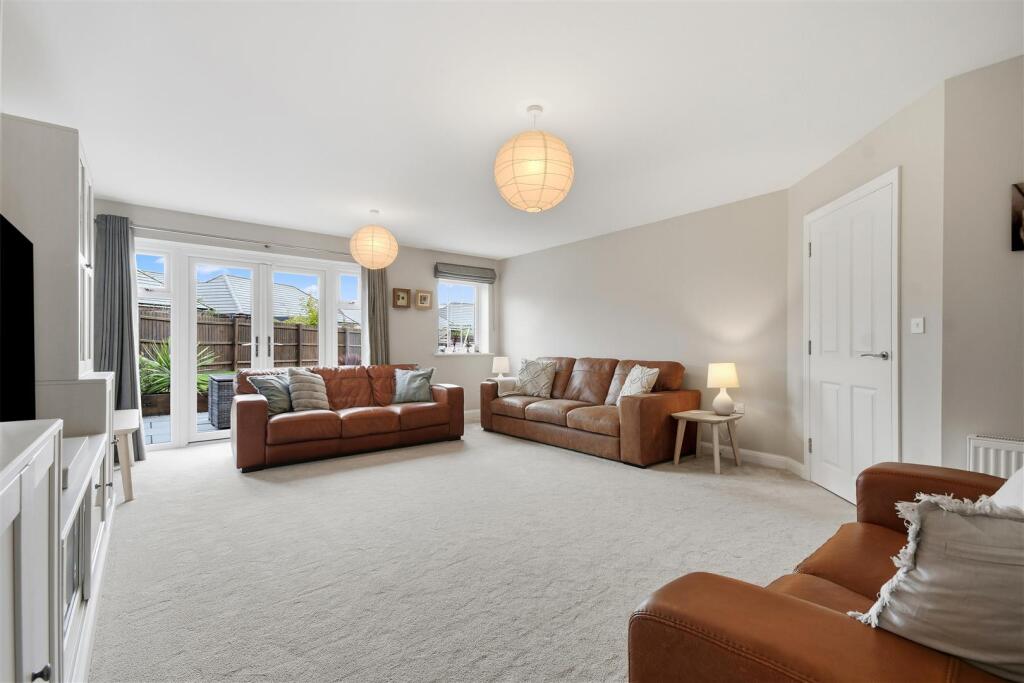 Regatta Road, Burnham-On-Crouch photo 4