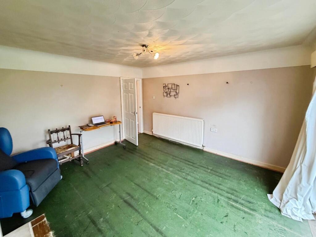 House in Childer Thornton, Ellesmere Port - More