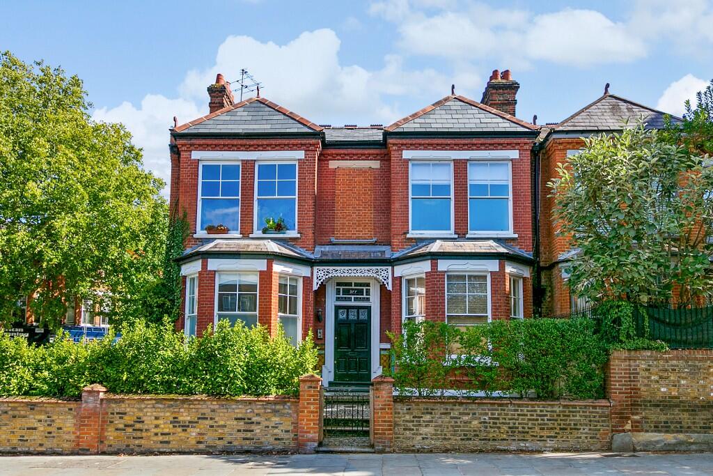 Main image of property: 4, Lime Tree House, 377 Sandycombe Road, Kew, Richmond Surrey, TW9 3PR