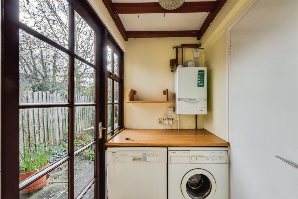 4 bed detached - Calais Dene, Bampton image 3