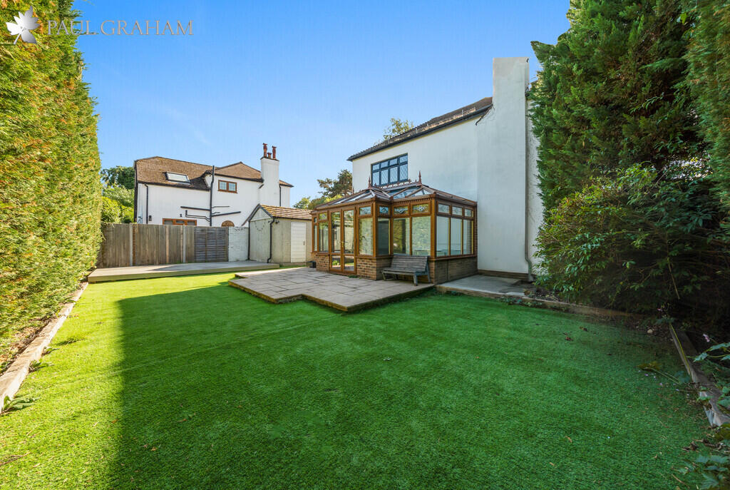 House in London, Woodcote Green - View 2