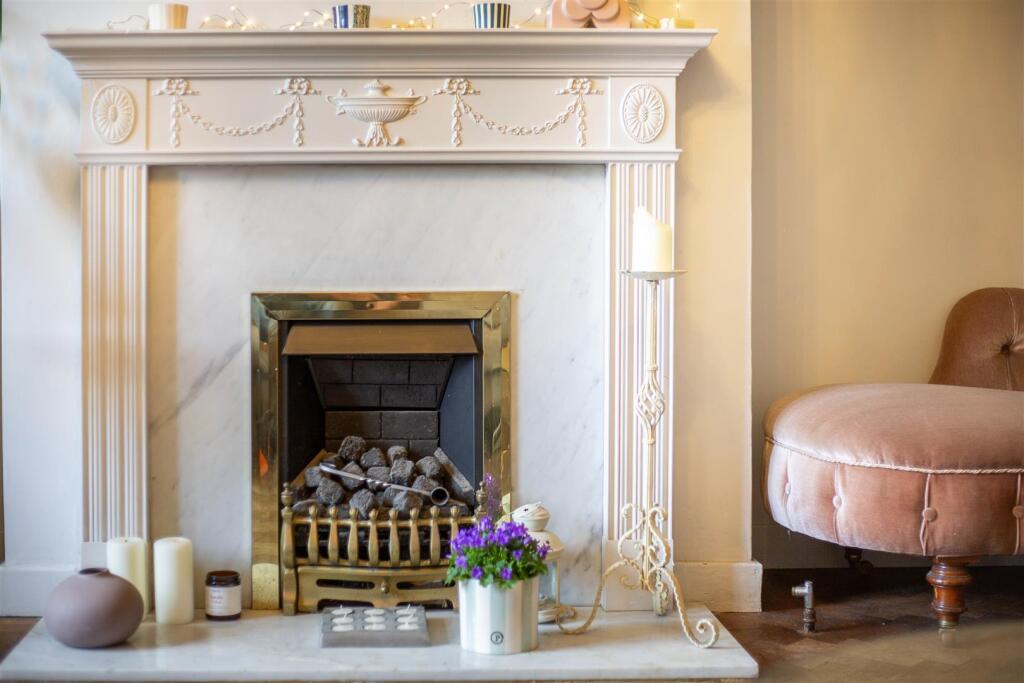 Apartment in Kingston upon Thames - View 4