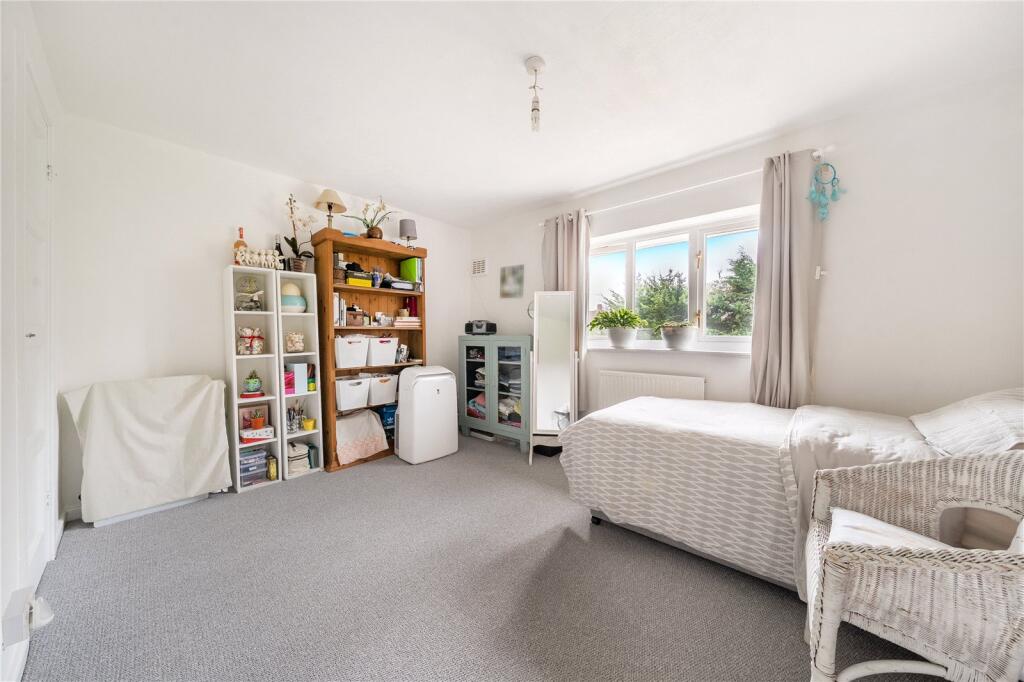 House in Surrey Heath, North Bourne, Chobham - More