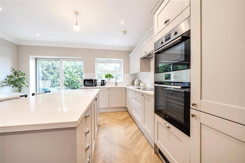 House in London, Oakleigh Park, Brunswick Park - View 3