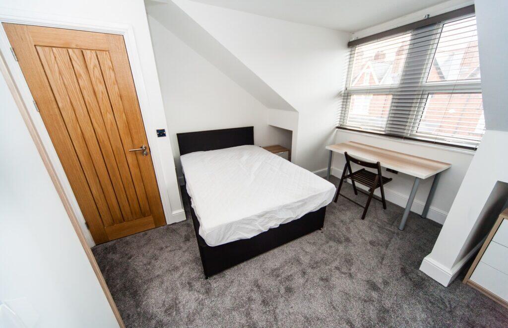 6 bedroom terraced house for rent