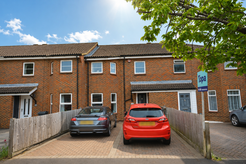 3-bed terraced on Broadwater Crescent, Welwyn Garden City, AL7, £425,000